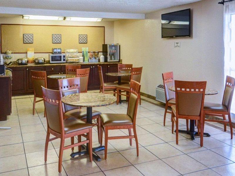 Quality Inn Plainview Buitenkant foto