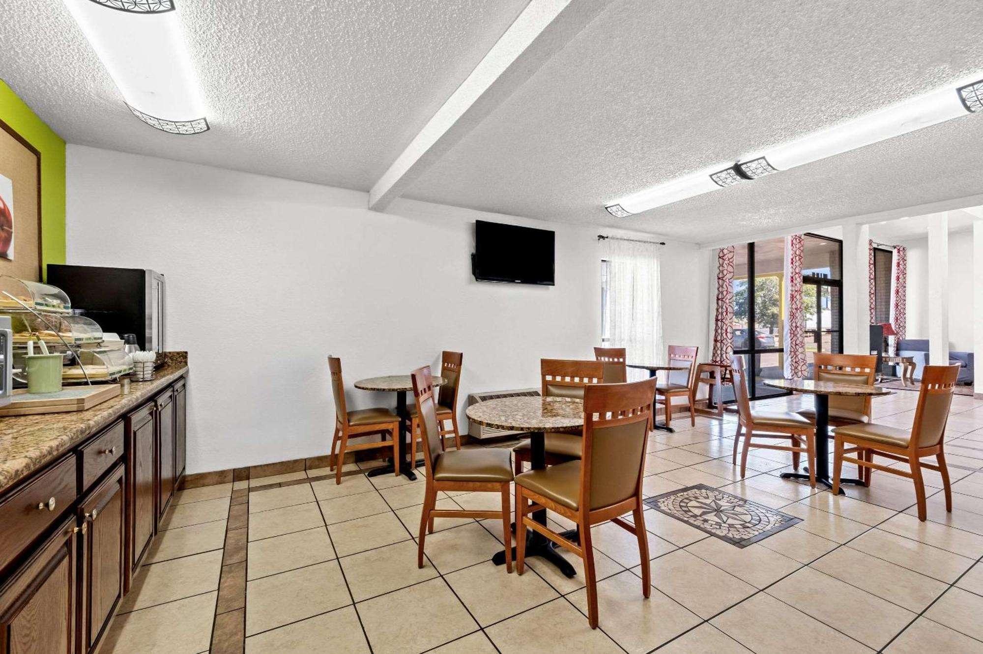 Quality Inn Plainview Buitenkant foto