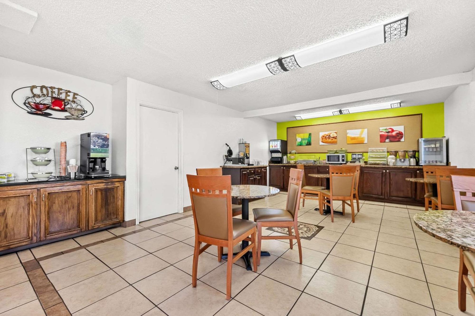 Quality Inn Plainview Buitenkant foto