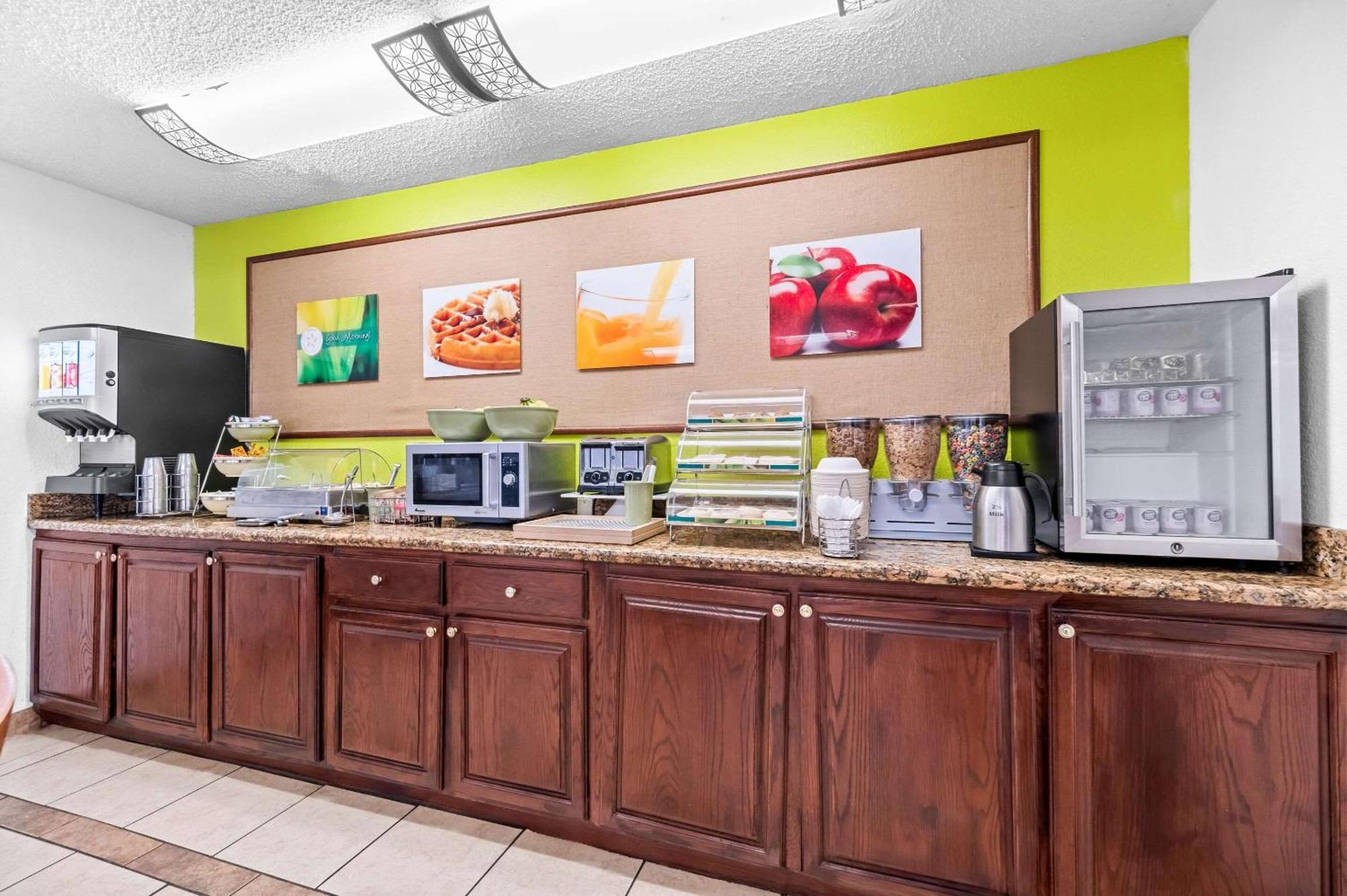 Quality Inn Plainview Buitenkant foto
