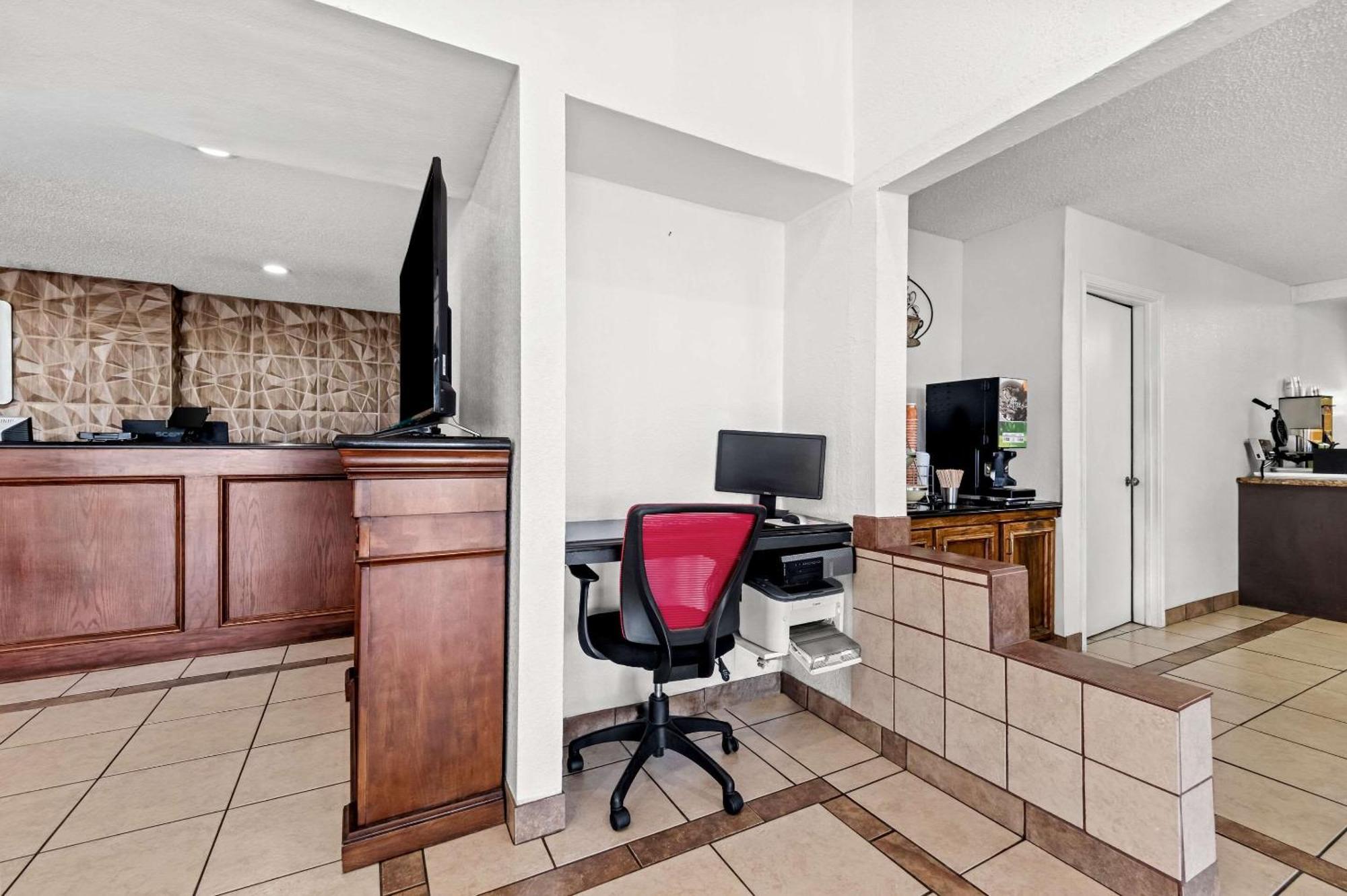 Quality Inn Plainview Buitenkant foto