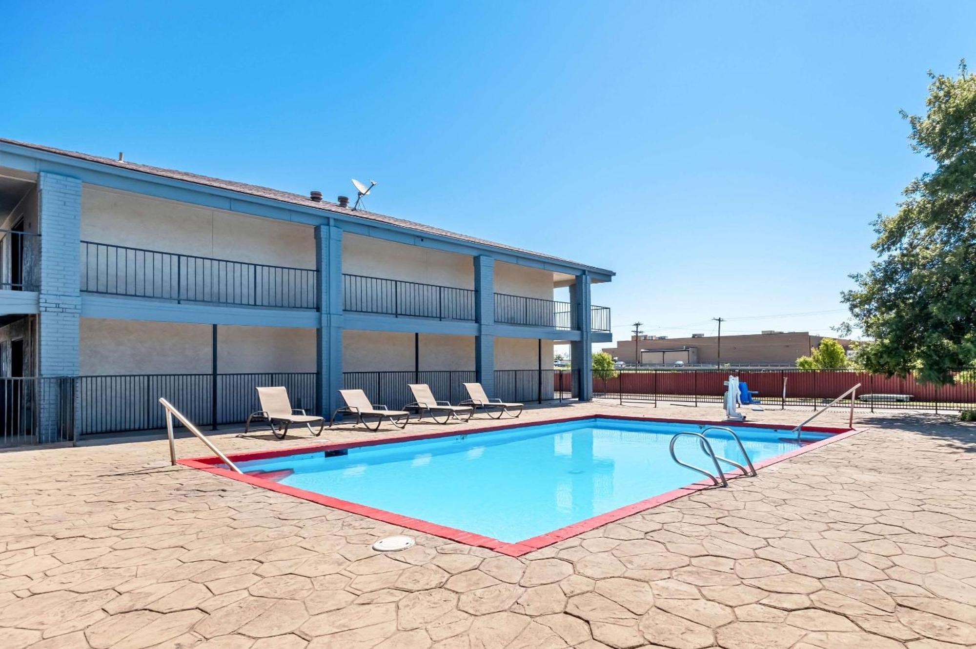 Quality Inn Plainview Buitenkant foto