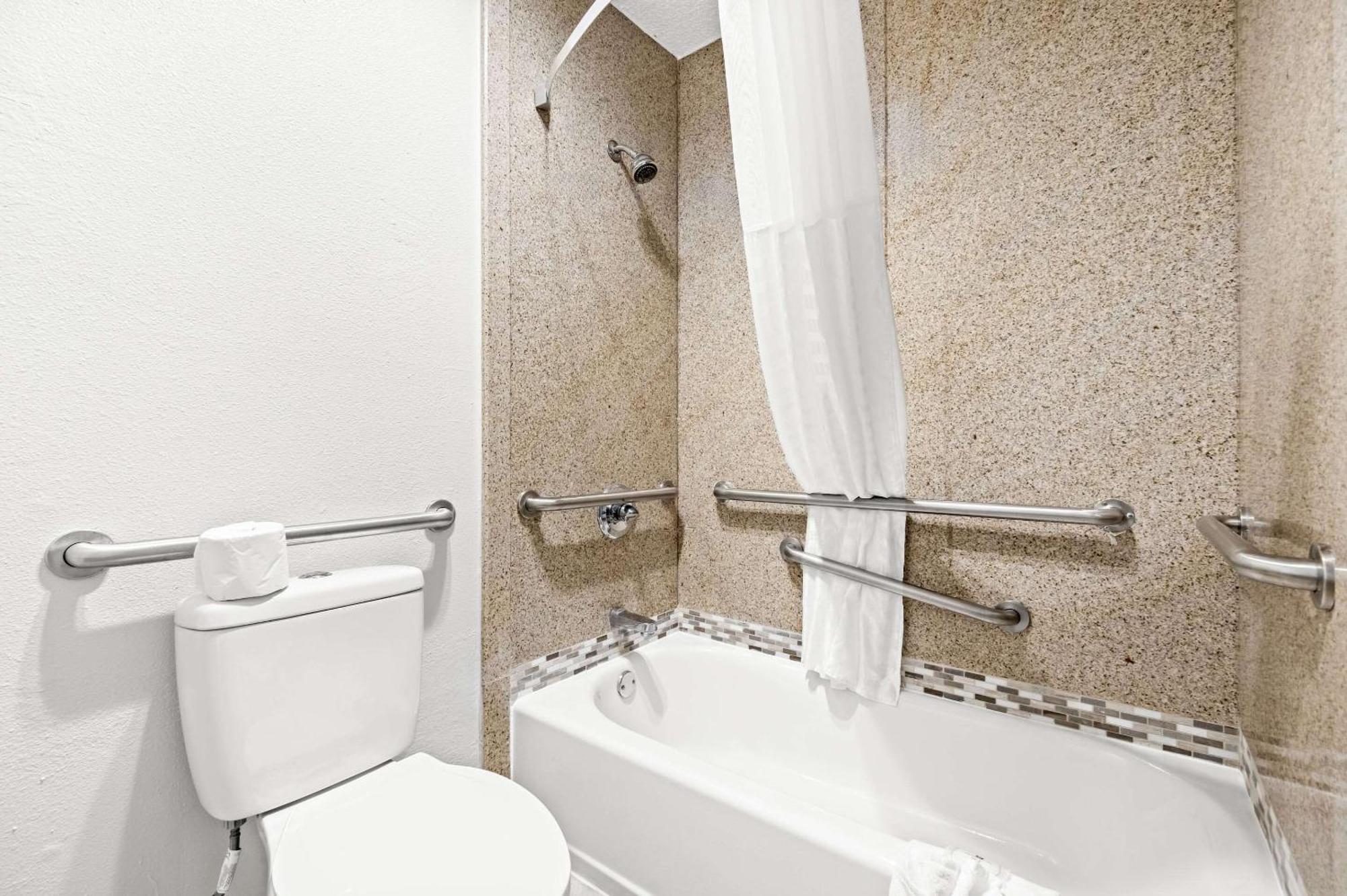 Quality Inn Plainview Buitenkant foto