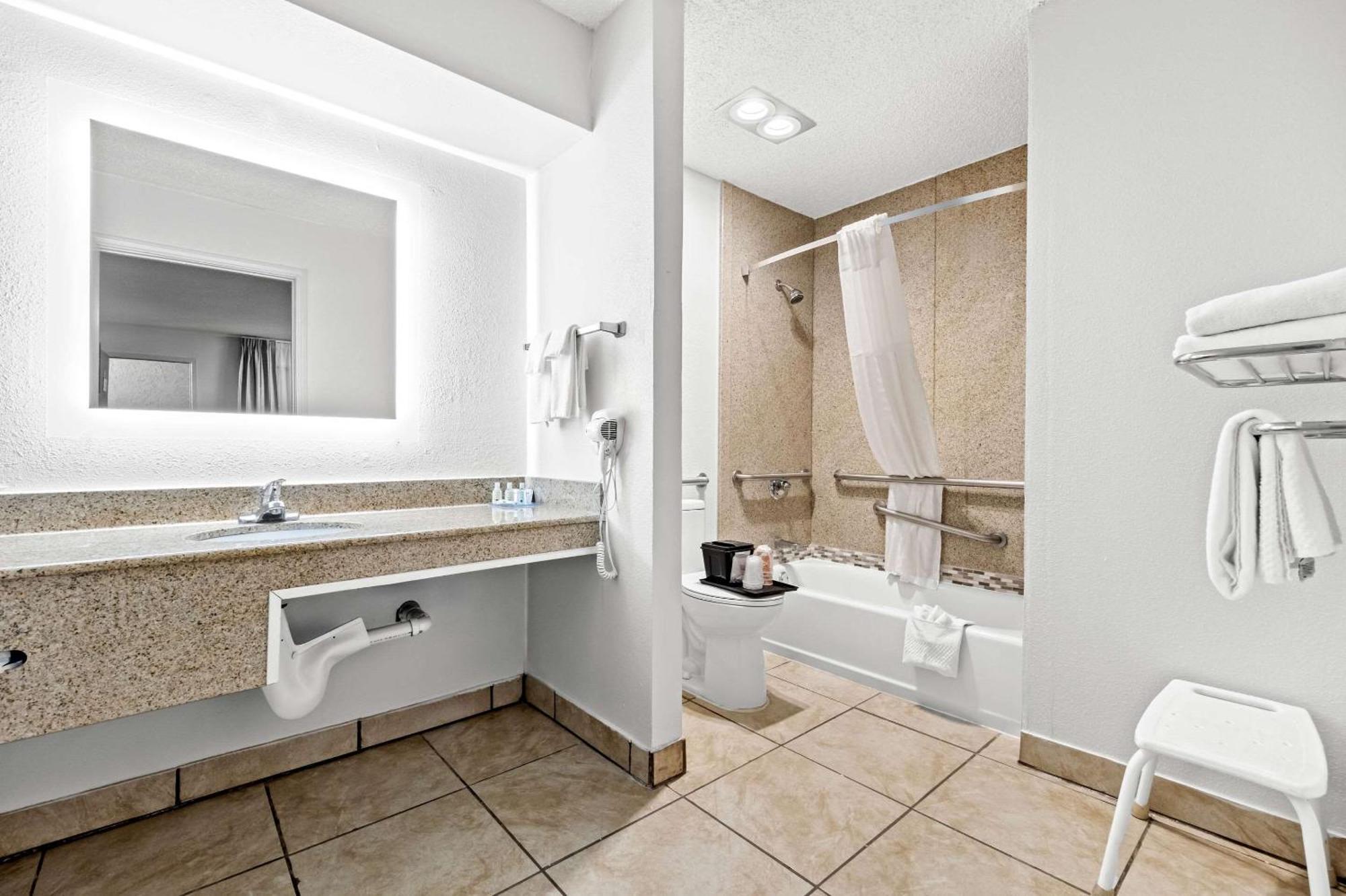 Quality Inn Plainview Buitenkant foto