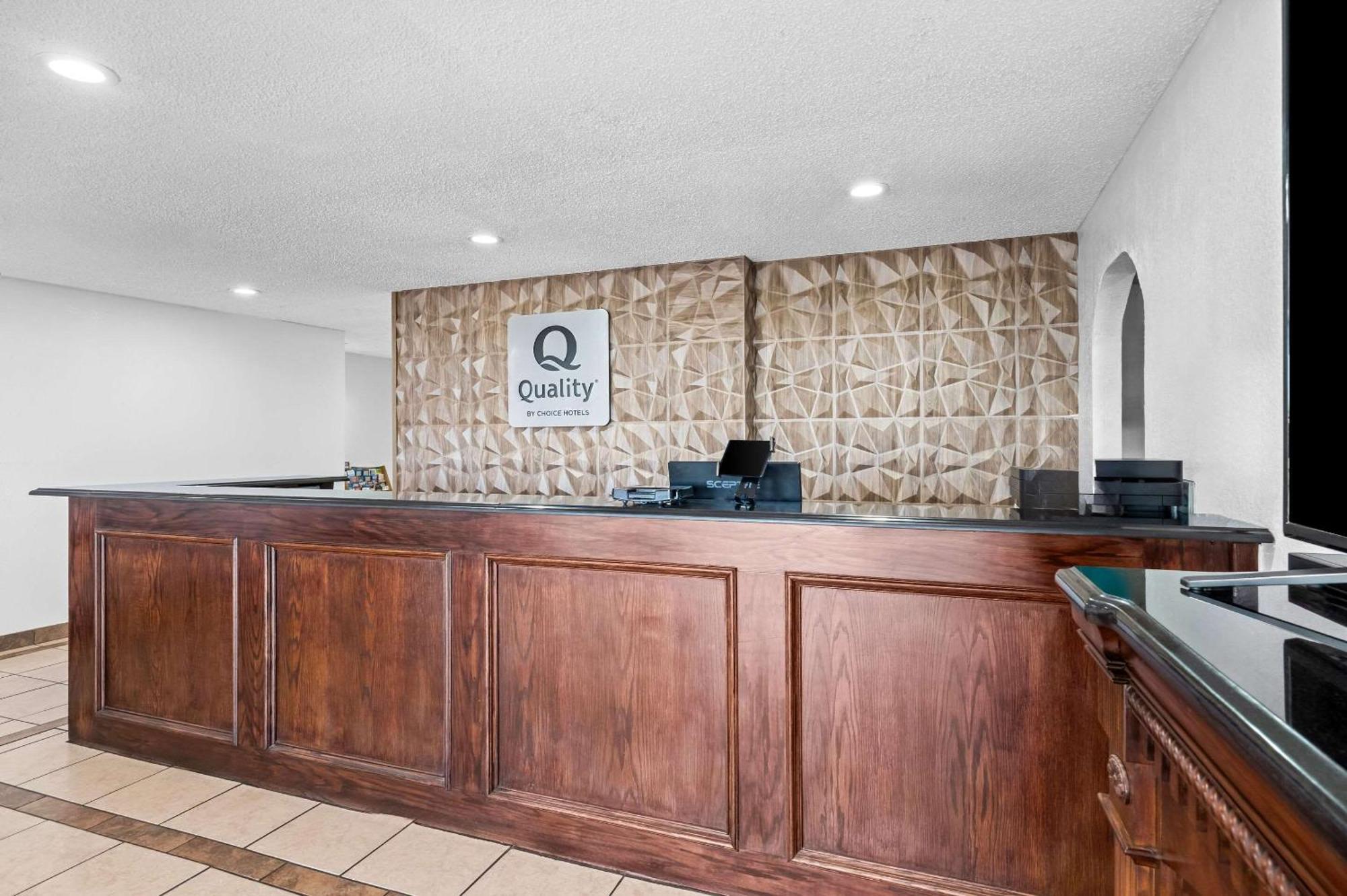 Quality Inn Plainview Buitenkant foto