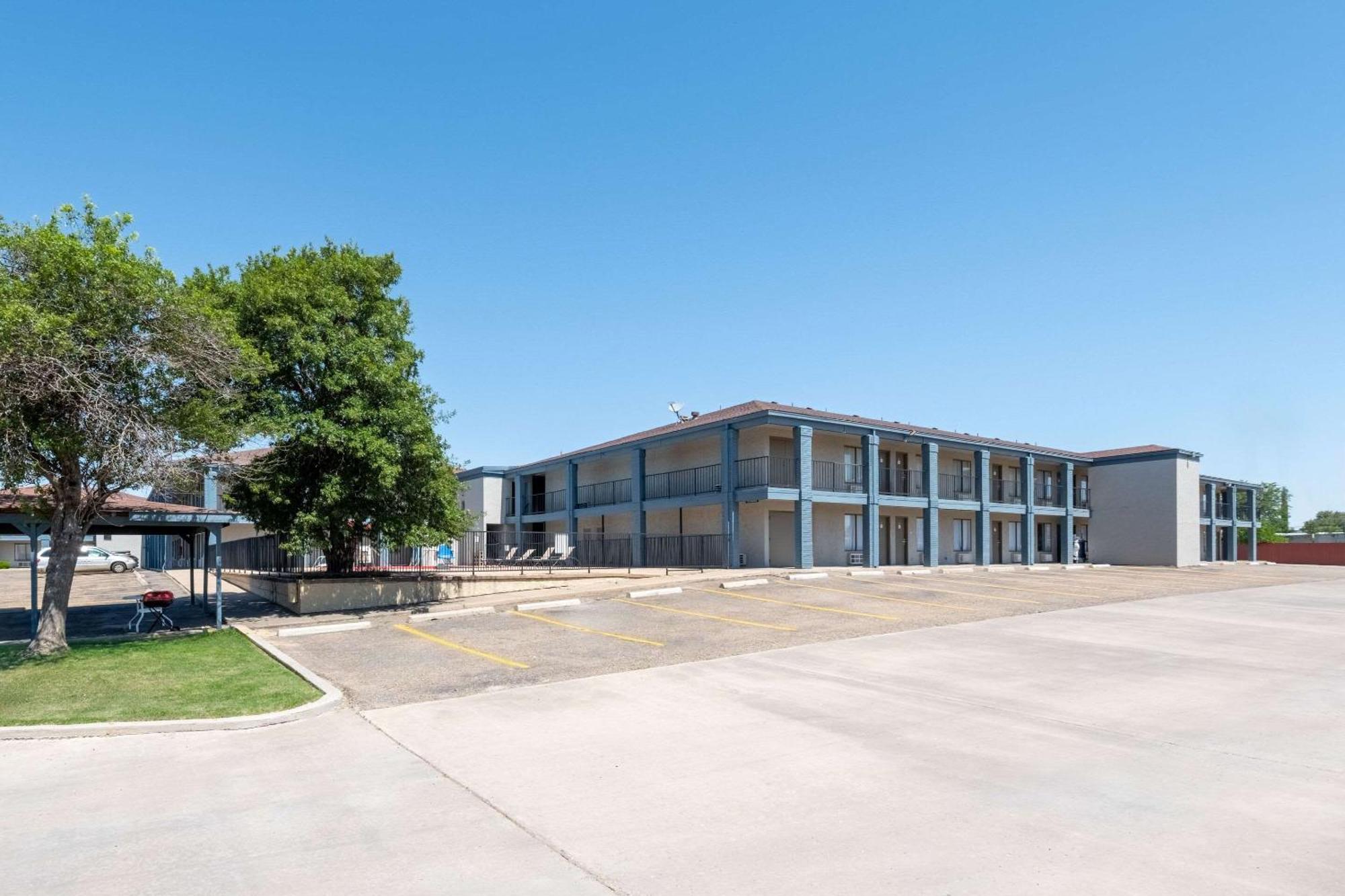 Quality Inn Plainview Buitenkant foto