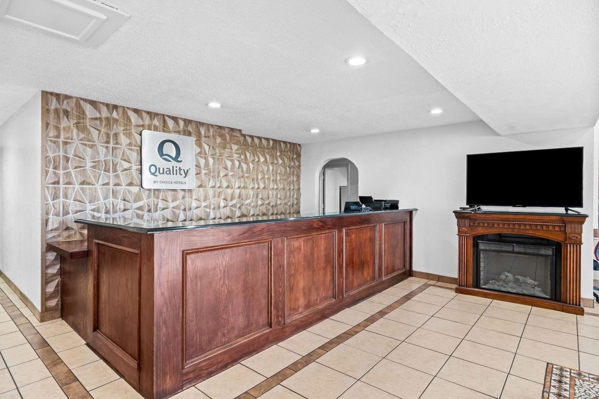 Quality Inn Plainview Buitenkant foto