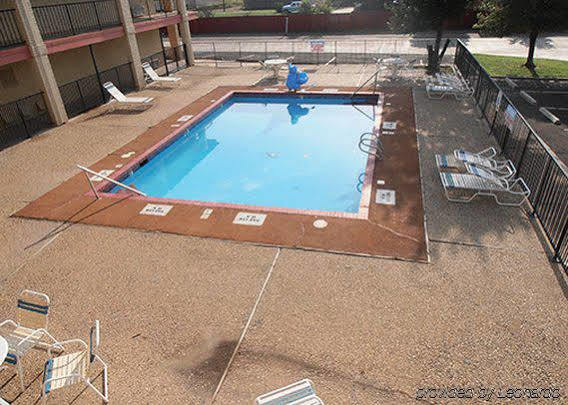 Quality Inn Plainview Buitenkant foto