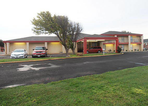 Quality Inn Plainview Buitenkant foto